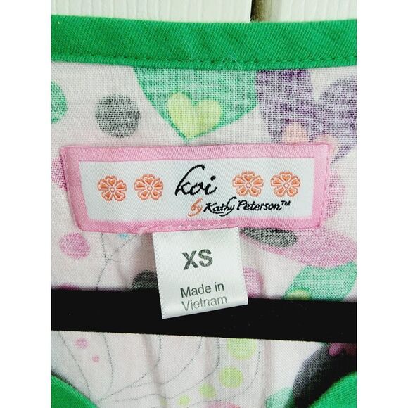 Koi XS by Kathy Peterson Scrub Top Women's Short Sleeve Pink Green Hearts - Picture 7 of 9
